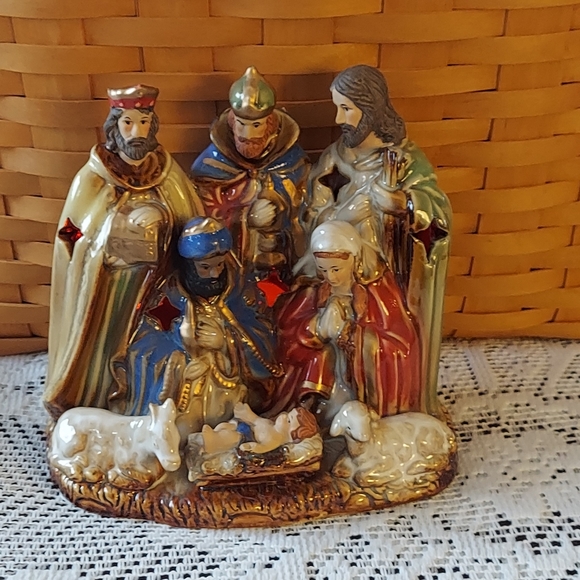 Porcelain Nativity Scene - Picture 12 of 12